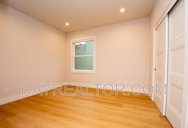 Building Photo - 436 20th Ave