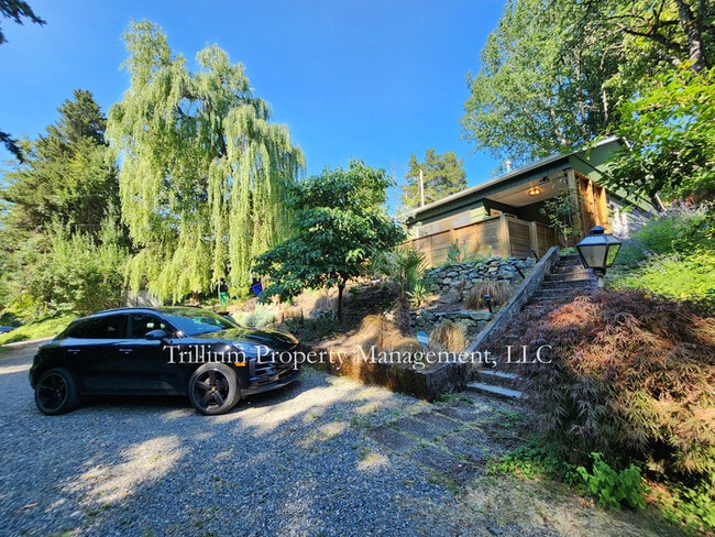 Building Photo - 3206 SW 13th Ave