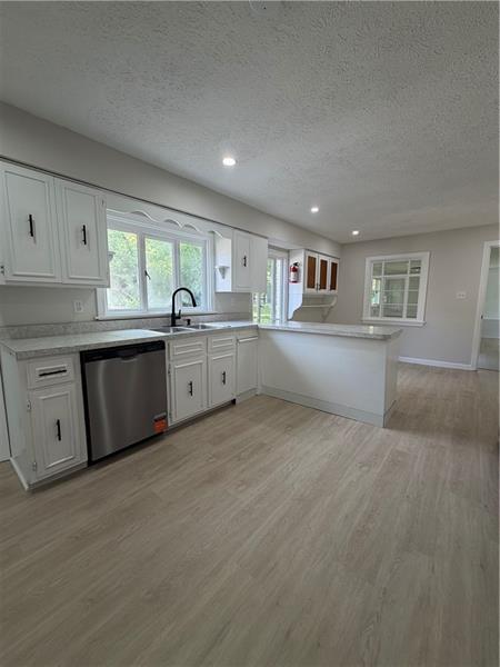 Building Photo - 306 Valley Dr