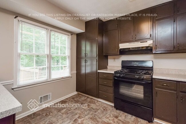 Building Photo - 775 Bridgewater Way SE