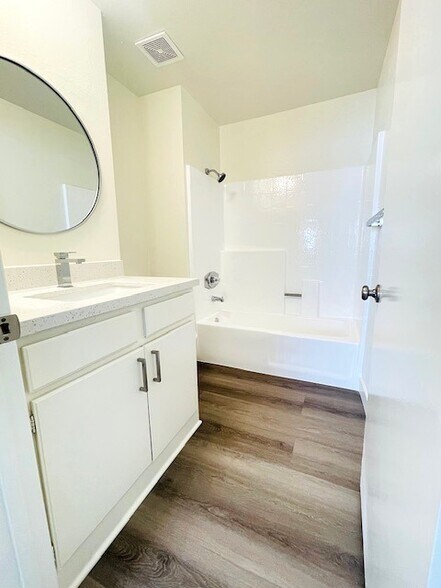 Building Photo - 112 S St Andrews Pl