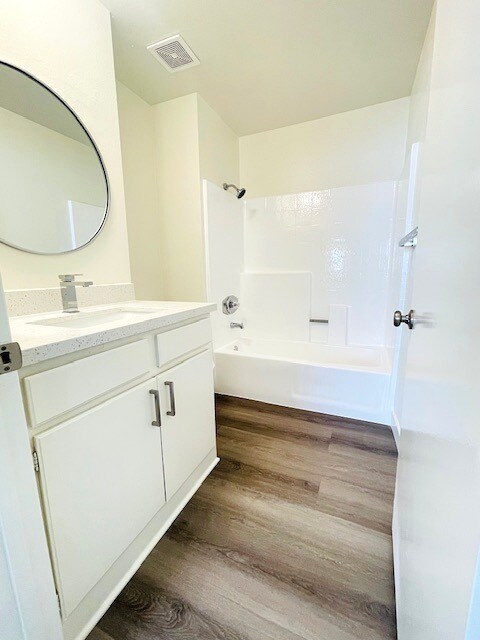 Building Photo - 112 S St Andrews Pl