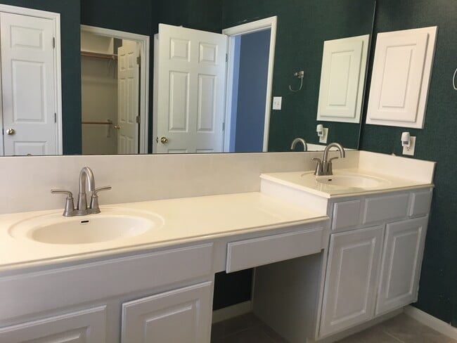 Building Photo - Beautiful 3/2 in Scofield Farms