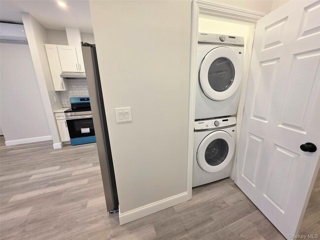 Building Photo - 143 Jericho Tpke