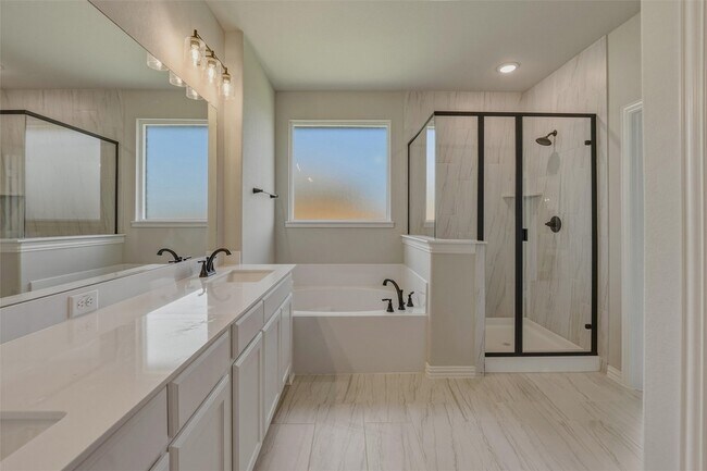 Building Photo - 2105 Bluebird Ln