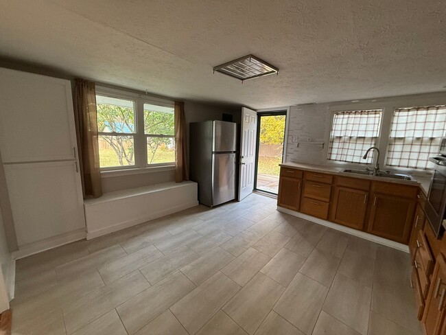 Building Photo - House in Grand Rivers