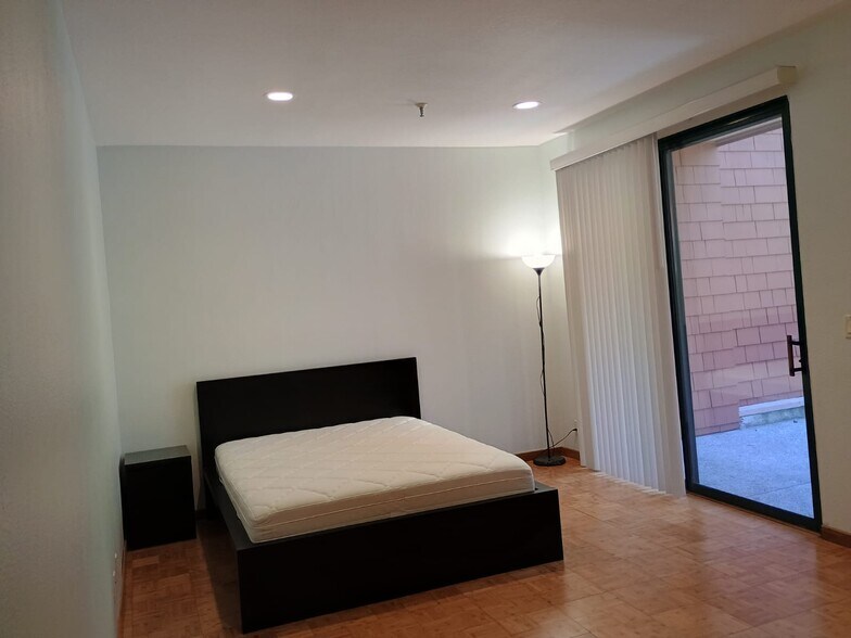 Building Photo - 4250 El Camino Real