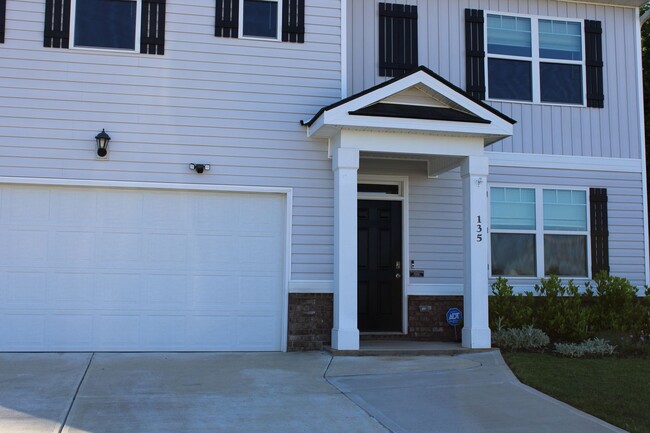 Building Photo - Awesome 5 Bedroom Home in North Augusta