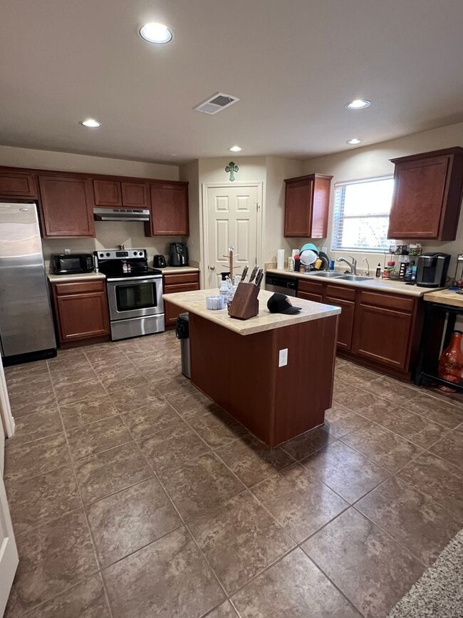 Building Photo - 2524 Las Alturas Ct