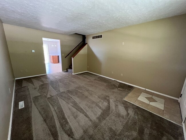 Building Photo - 2 Bedroom Townhome - Close to ISU Campus & Heartland