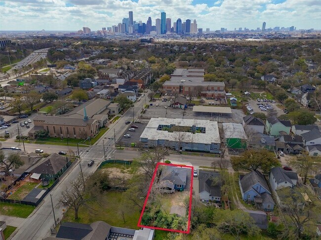 Building Photo - 309 Pecore St