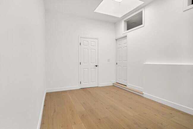 Building Photo - UPDATED LUXURY MALIBU CONDO!
