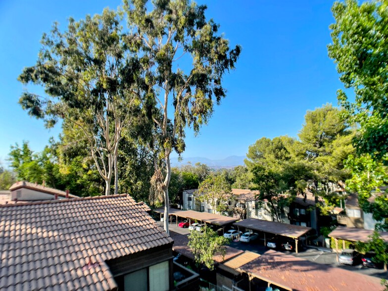 Building Photo - 22725 Lakeway Dr