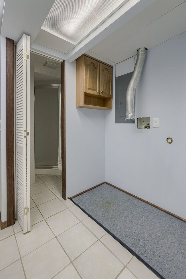 Building Photo - 1230 Cole Creek Dr