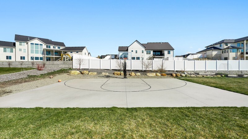 Building Photo - 2795 E Lakeside Dr