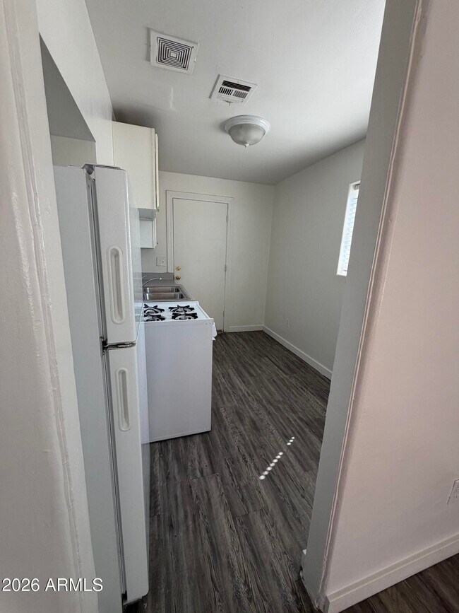 Building Photo - 706 W Taylor St