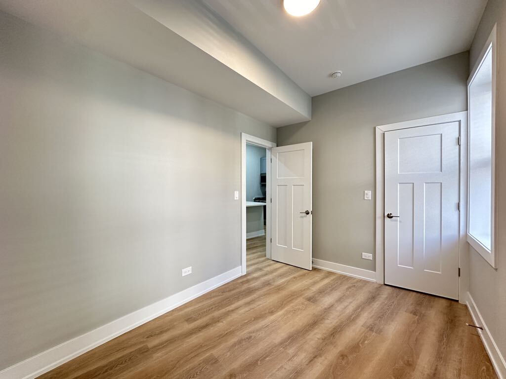 Building Photo - 451 W Belden Ave