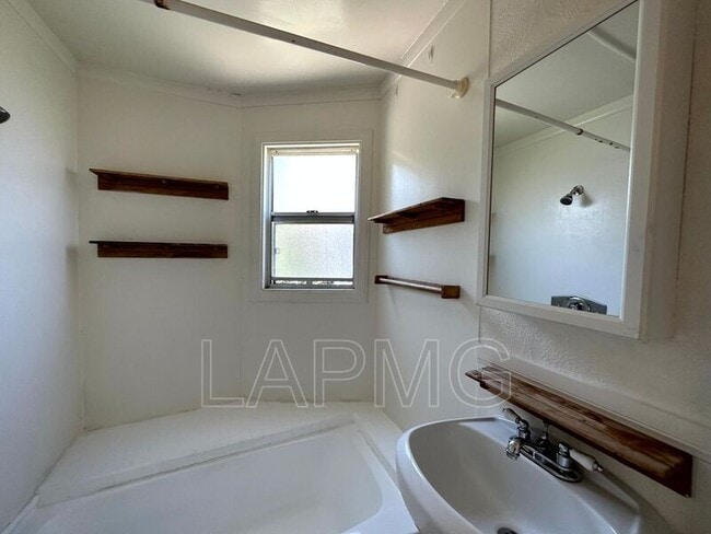 Building Photo - 2434 Echo Park Ave