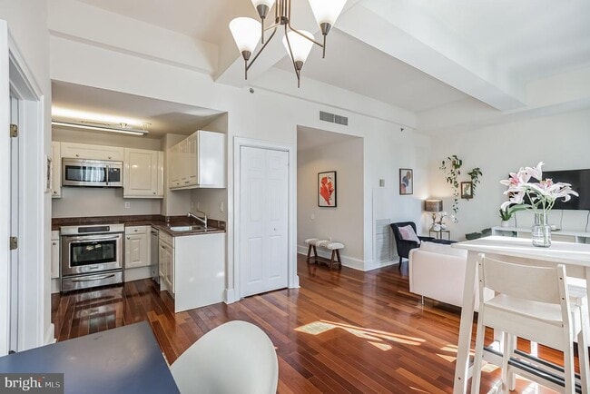 Building Photo - 1500 Chestnut St