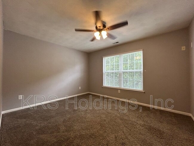 Building Photo - 210 Fallawater Way