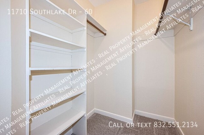 Building Photo - 11710 Southlake Dr