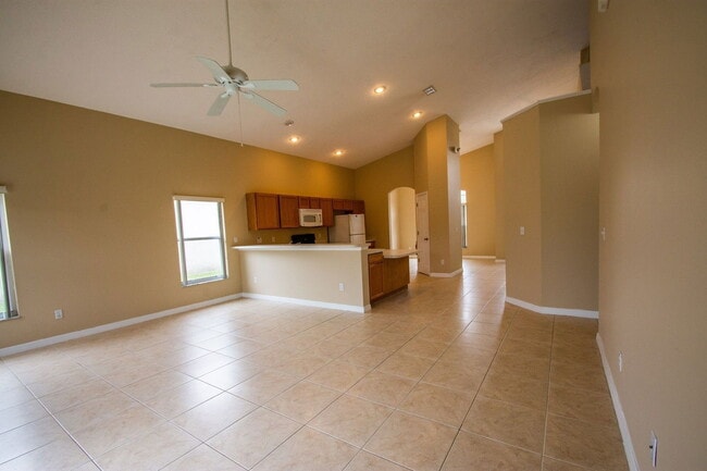 Building Photo - 421 Lockbreeze Dr