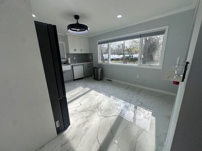 Building Photo - 595 Kingfisher Cir