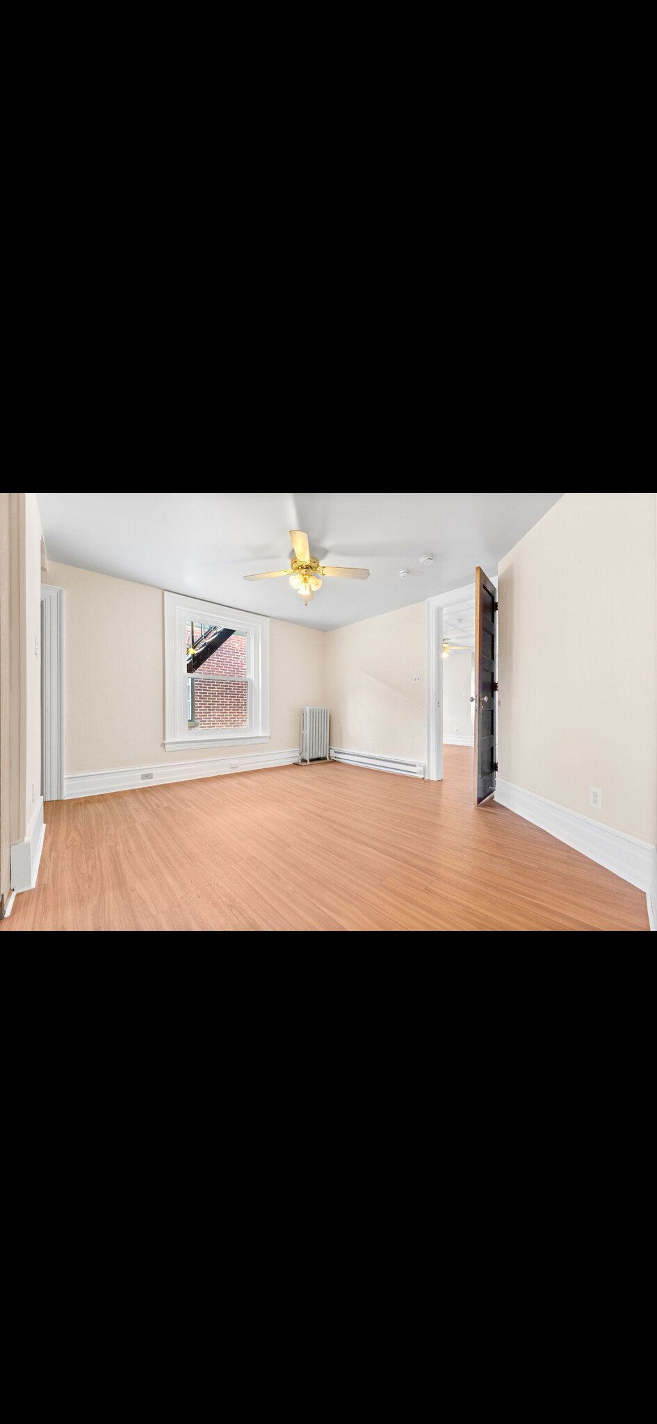 Building Photo - 1420 W Linden St