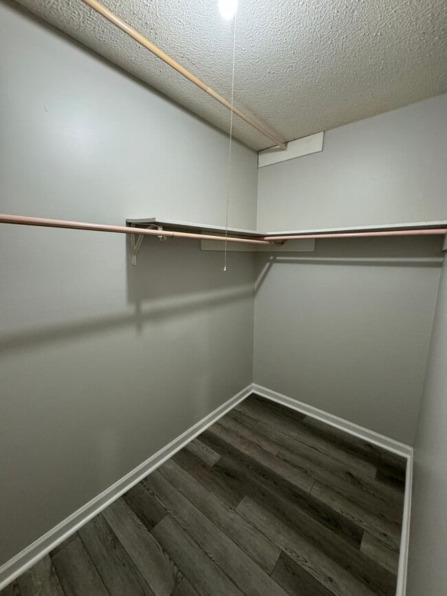 Building Photo - Beautifully Redone
