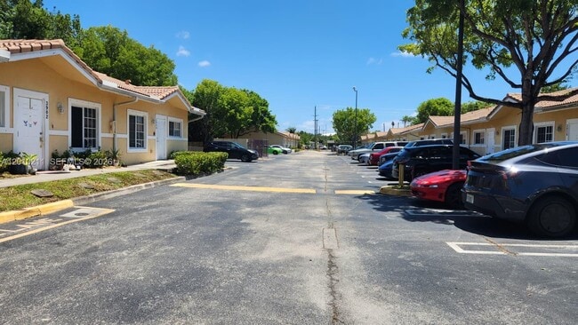 Building Photo - 3926 SW 48th Ave