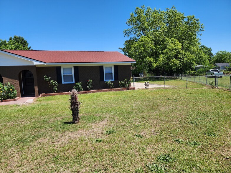 Building Photo - 2408 Crabtree Ct