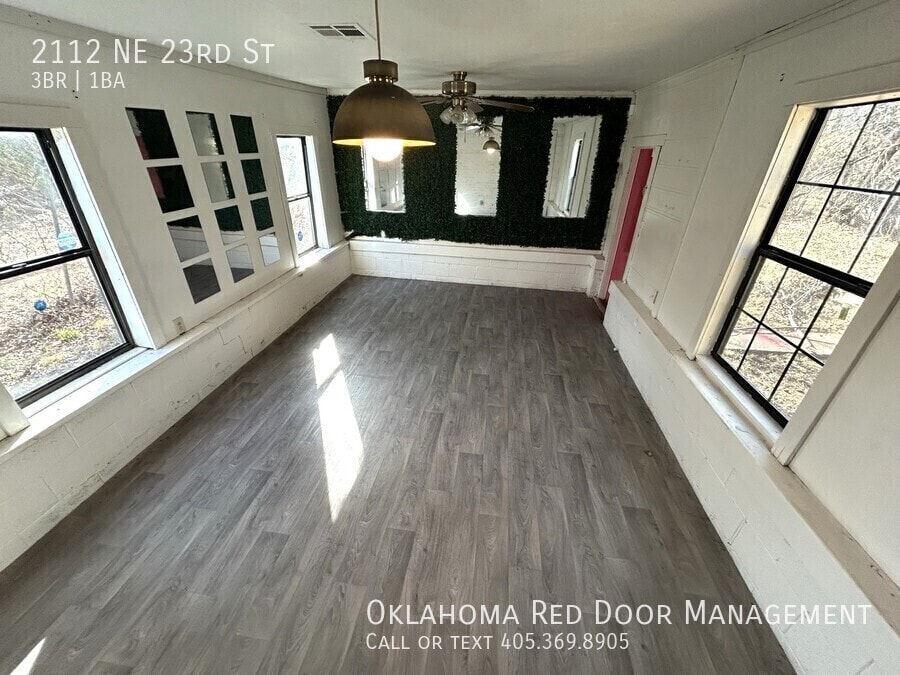 Building Photo - 2112 NE 23rd St