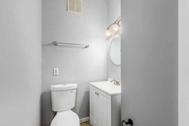 Building Photo - 78/80 Meek