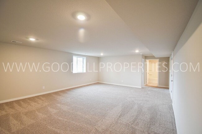 Building Photo - 4 Bedroom 3 Bath Ranch Finished Basement i...