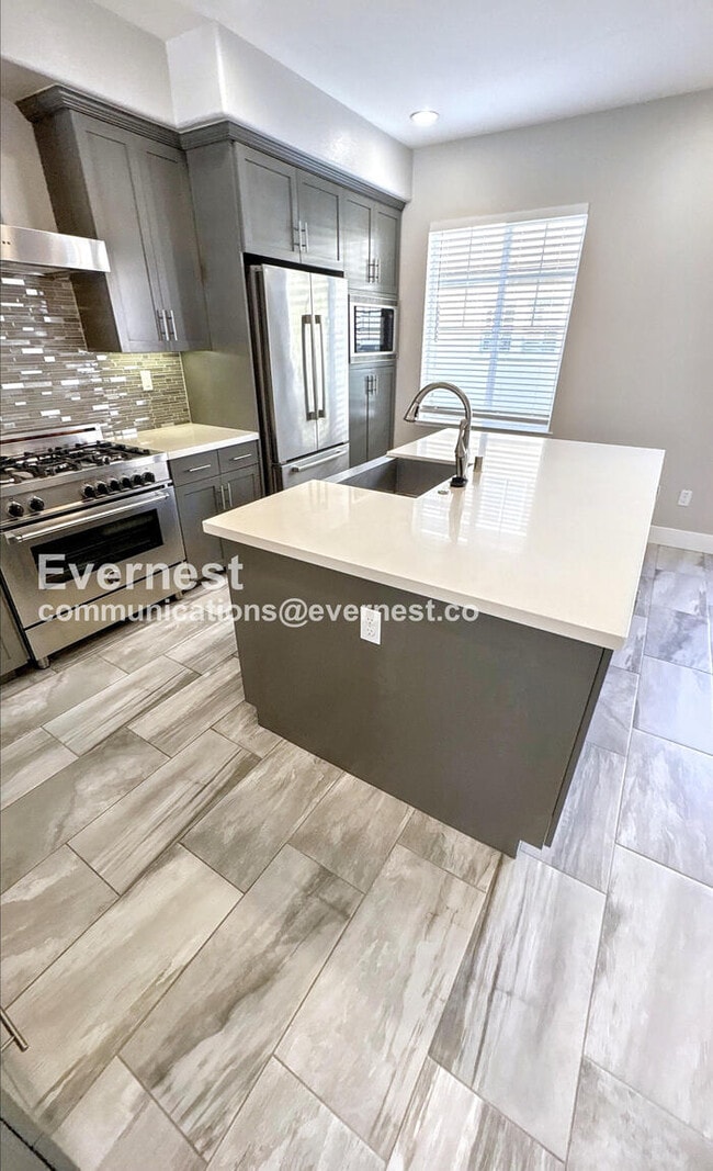 Building Photo - 404 Longden Ave