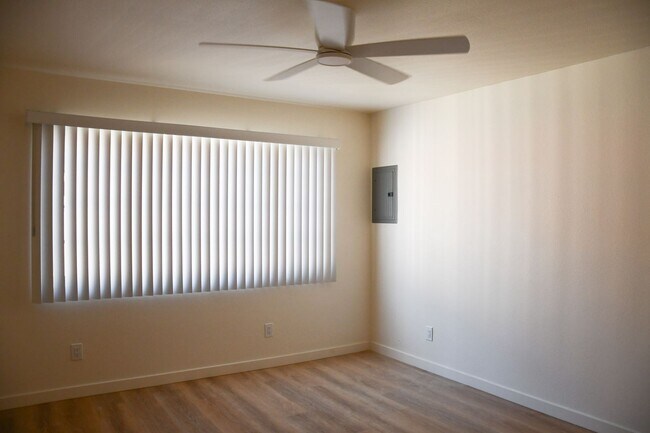 Building Photo - Parker (388) North