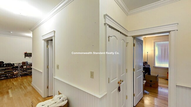 Building Photo - 27 Glenville Ave