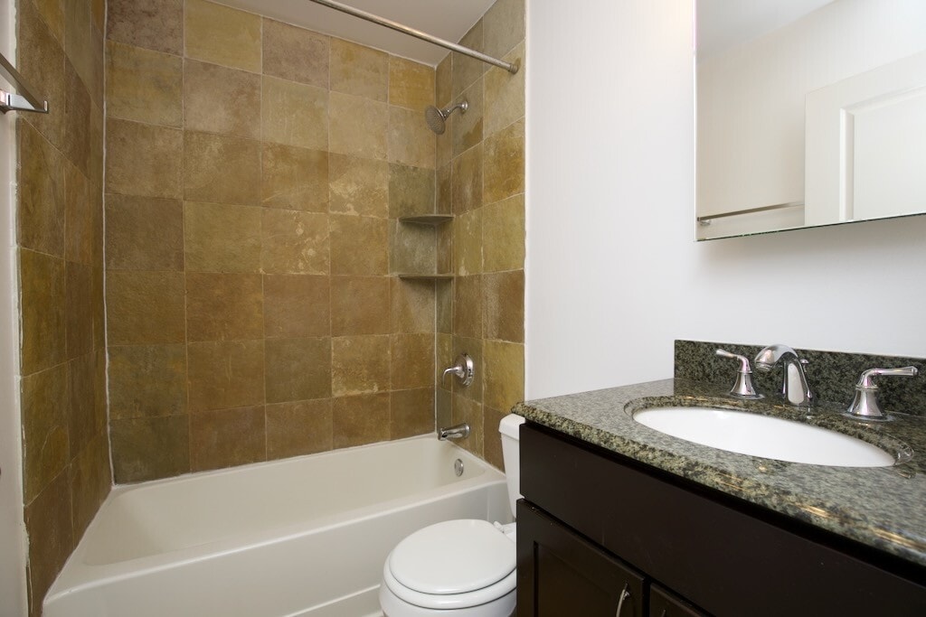 Building Photo - 628 W Wrightwood Ave