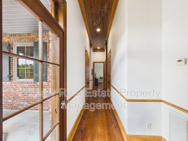 Building Photo - 104 Studio Ct