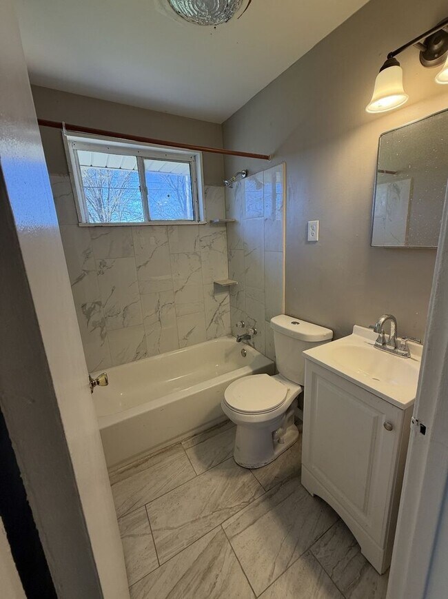 Building Photo - Newly updated 3-bedroom, 2-bath home - Open To Section 8