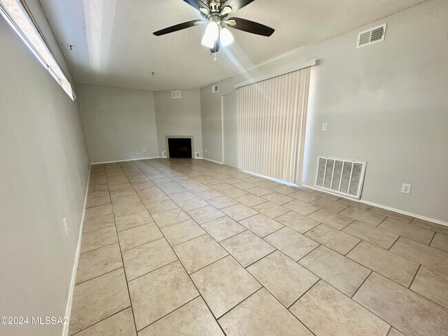 Building Photo - 2601 W Broadway Blvd