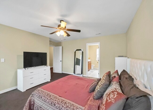 Building Photo - 220 Wainwright Dr