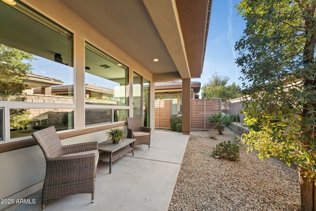 Building Photo - 678 E Cobble Stone Dr