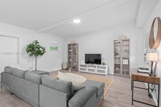 Building Photo - 4255 Wee St