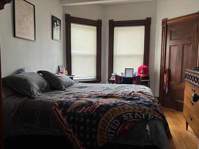 Building Photo - 1122 Adams St