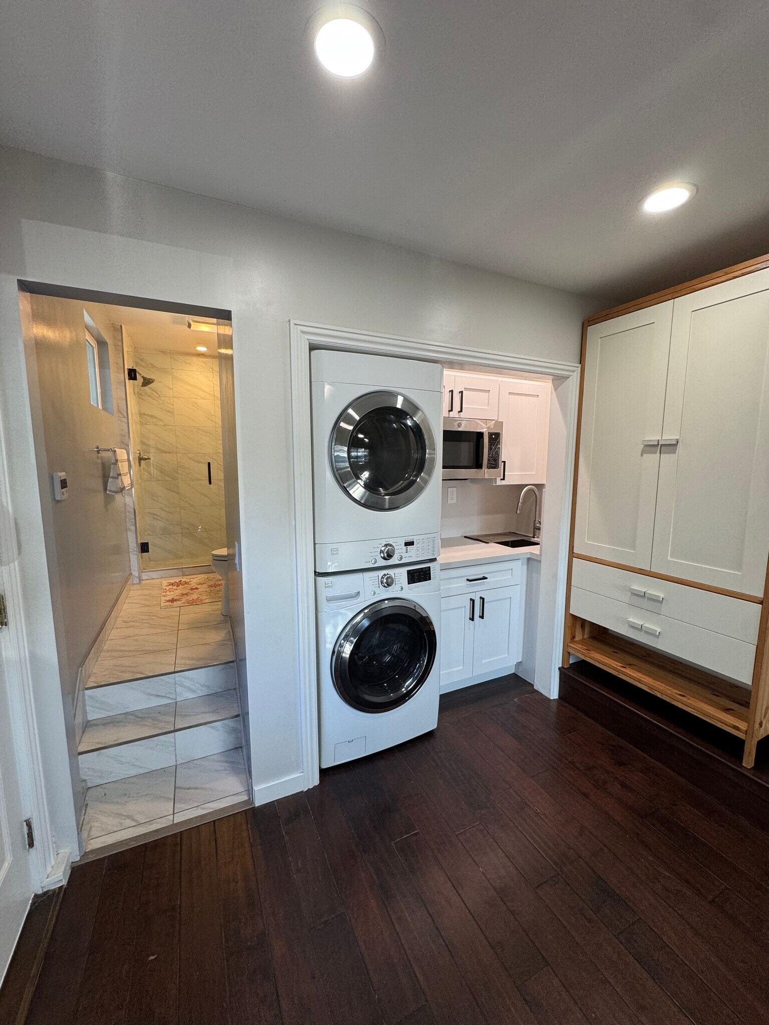 Building Photo - 10702 Chestnut St