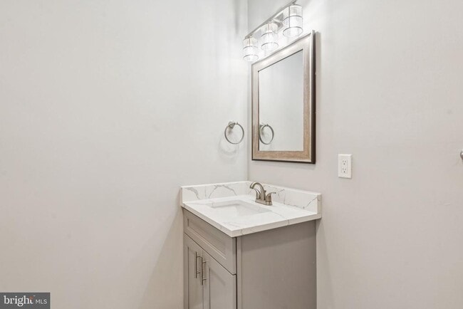 Building Photo - 1309 S 52nd St