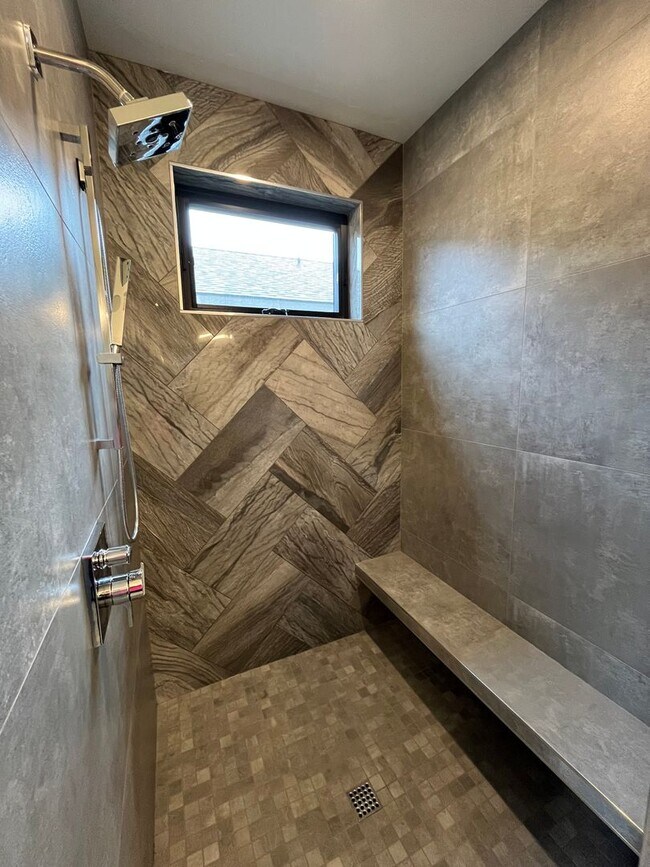 Building Photo - Gorgeous Tetherow 4 Bedroom + Office