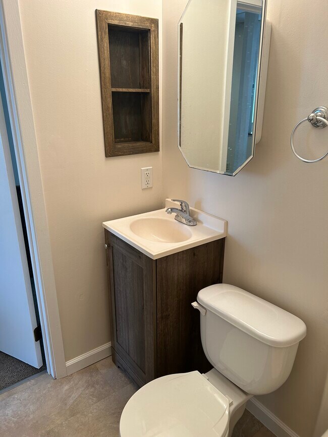 Building Photo - 108 S Main St