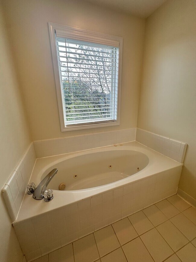 Building Photo - 4512 Dogwood Forest Pl
